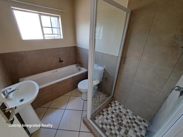 2 Bedroom Property for Sale in Stone Ridge Gauteng