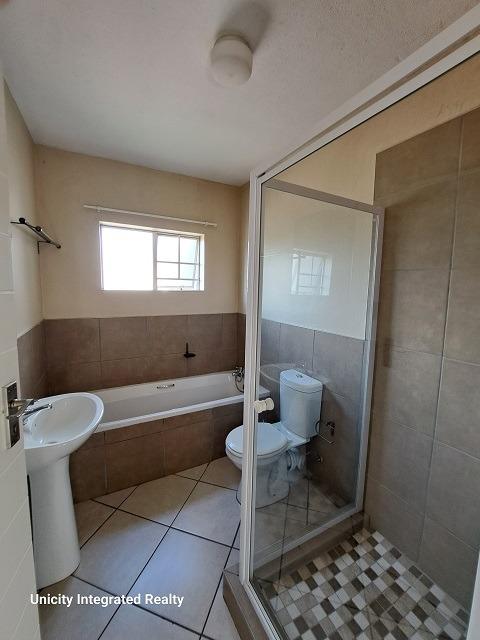 2 Bedroom Property for Sale in Stone Ridge Gauteng