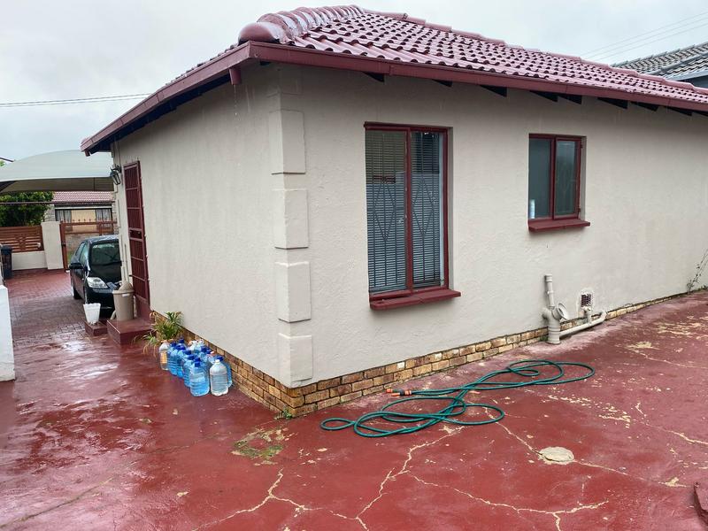 2 Bedroom Property for Sale in Clayville Gauteng