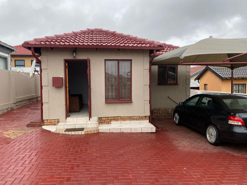 2 Bedroom Property for Sale in Clayville Gauteng