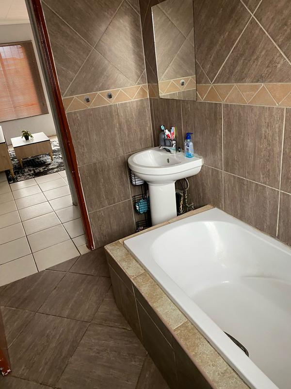 2 Bedroom Property for Sale in Clayville Gauteng