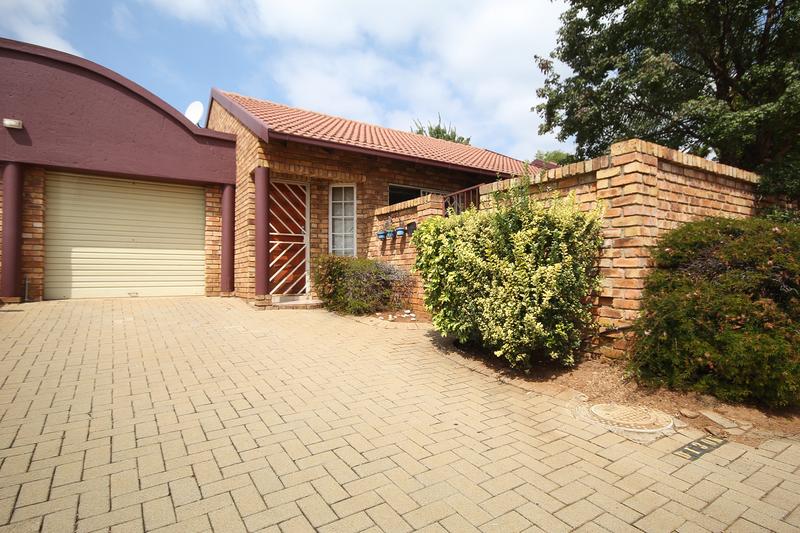 2 Bedroom Property for Sale in Rooihuiskraal North Gauteng