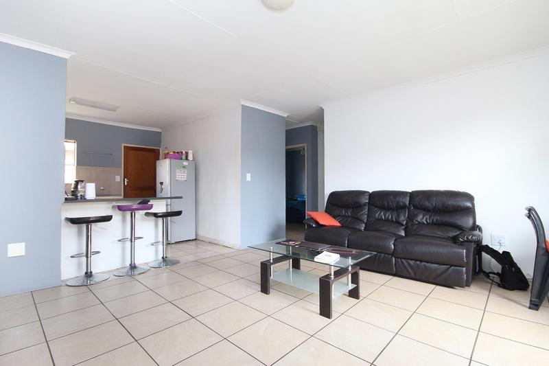 2 Bedroom Property for Sale in Rooihuiskraal North Gauteng