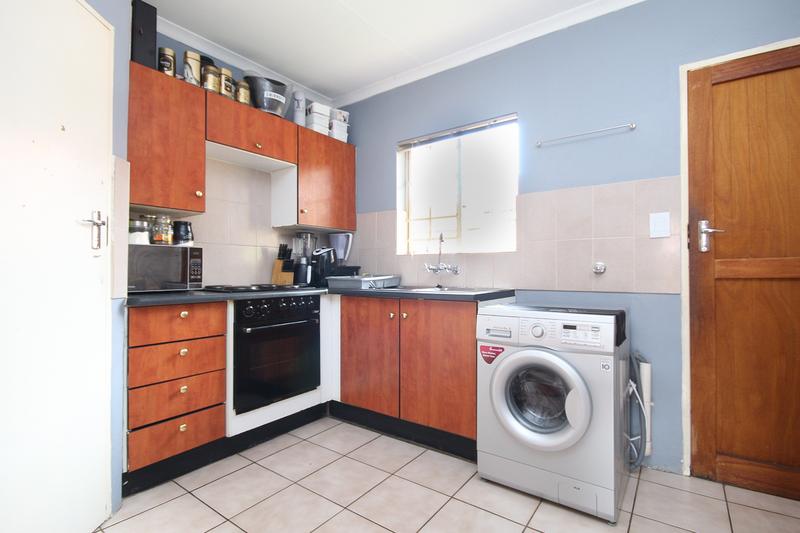2 Bedroom Property for Sale in Rooihuiskraal North Gauteng