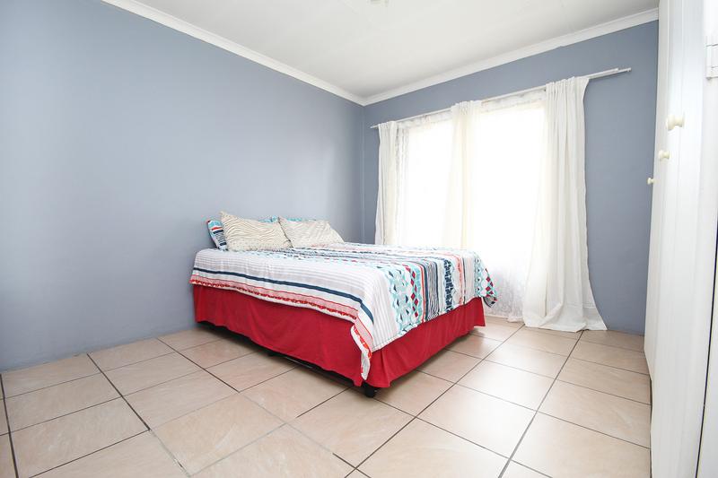 2 Bedroom Property for Sale in Rooihuiskraal North Gauteng