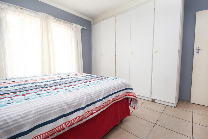 2 Bedroom Property for Sale in Rooihuiskraal North Gauteng