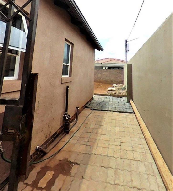 2 Bedroom Property for Sale in Lehae Gauteng
