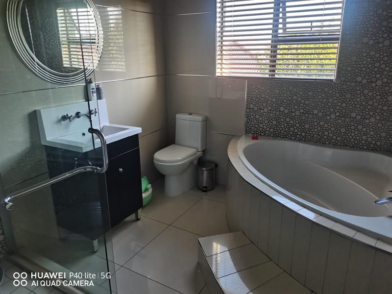 5 Bedroom Property for Sale in Vanderbijlpark SE 8 Gauteng
