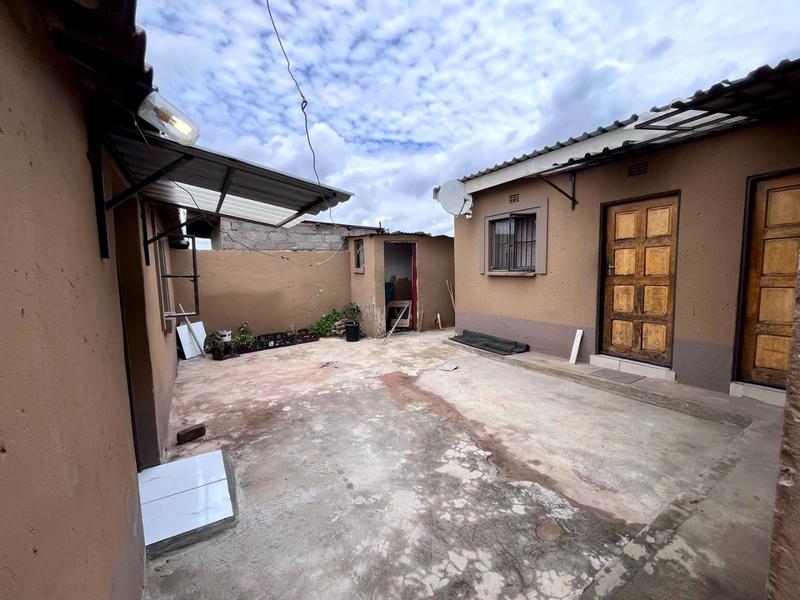 To Let 2 Bedroom Property for Rent in Phiri Gauteng