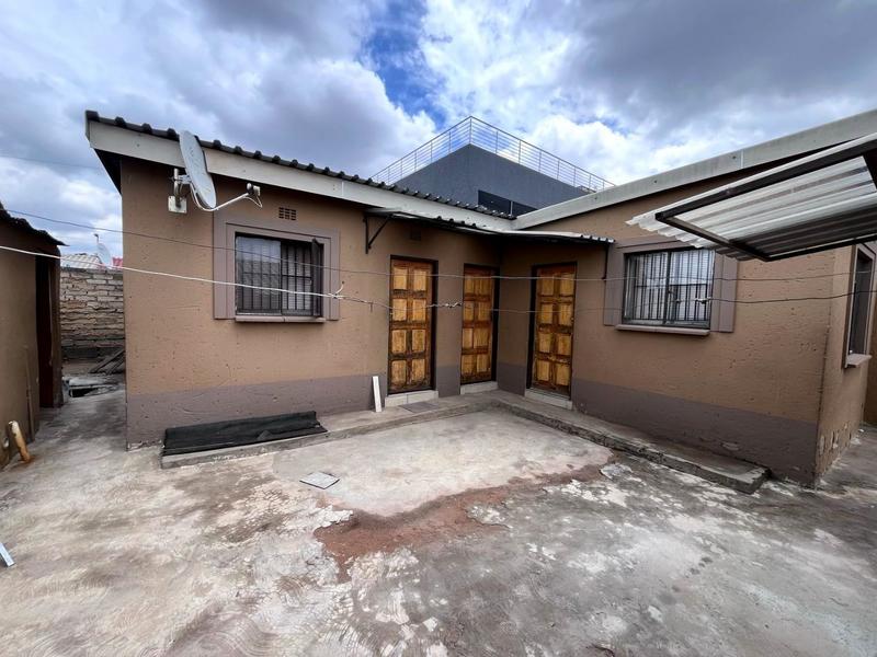 To Let 2 Bedroom Property for Rent in Phiri Gauteng