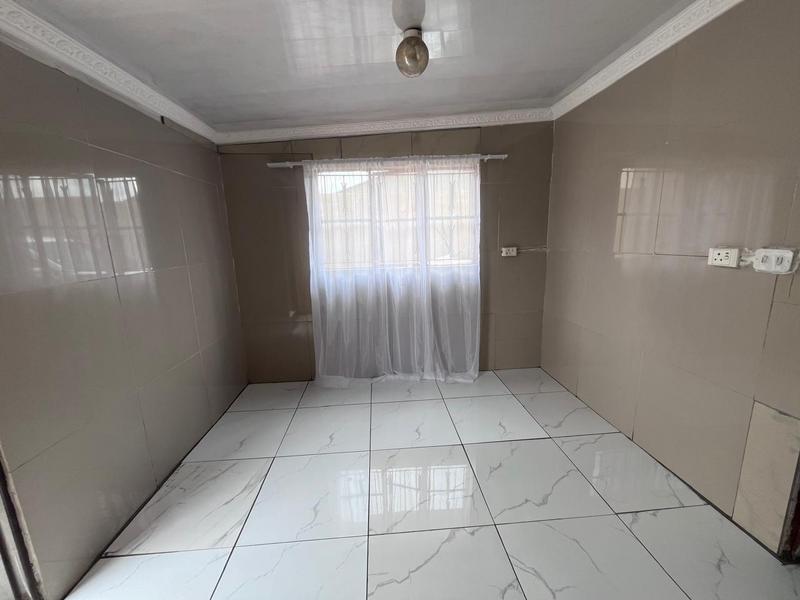 To Let 2 Bedroom Property for Rent in Phiri Gauteng