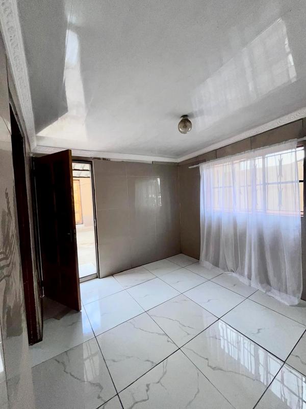 To Let 2 Bedroom Property for Rent in Phiri Gauteng