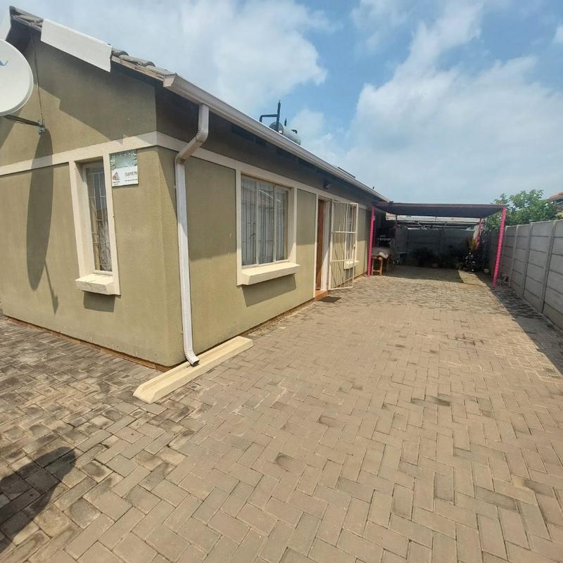 2 Bedroom Property for Sale in Albertsdal Gauteng