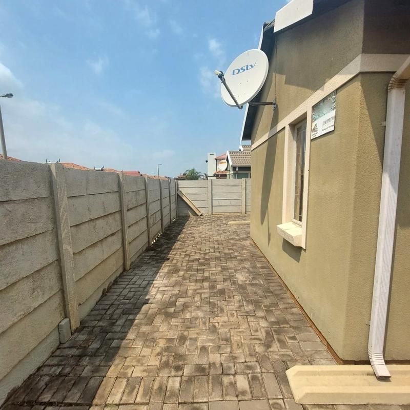 2 Bedroom Property for Sale in Albertsdal Gauteng