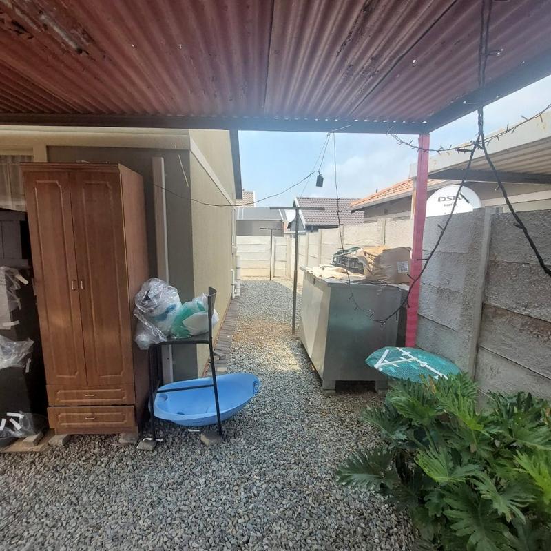2 Bedroom Property for Sale in Albertsdal Gauteng