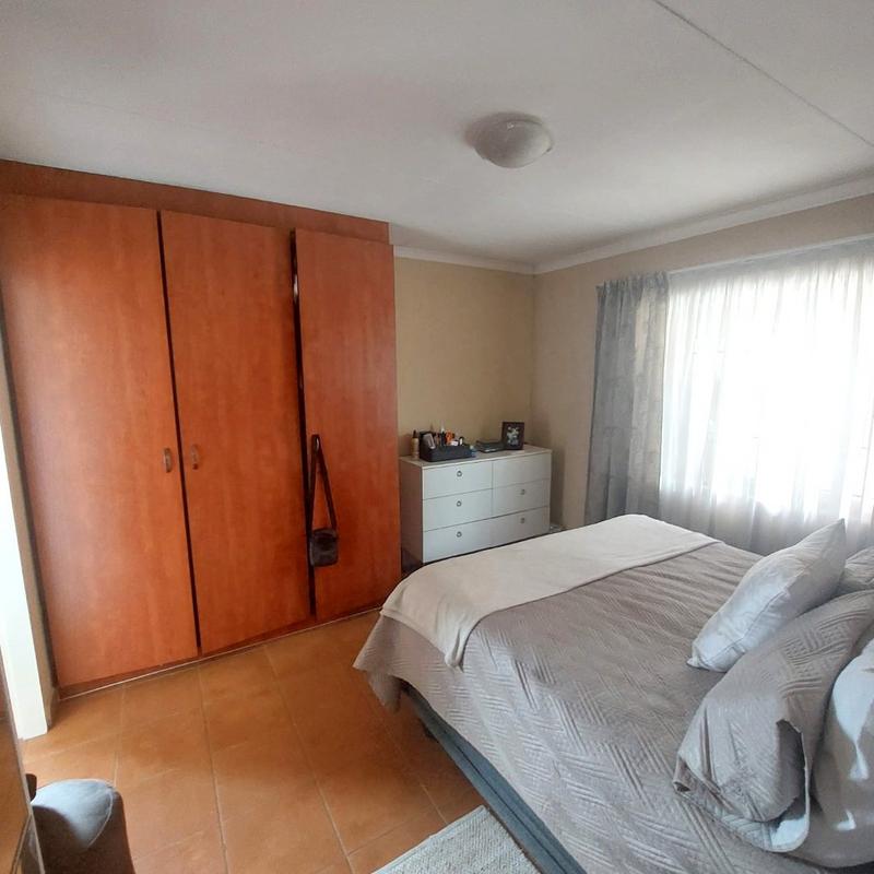 2 Bedroom Property for Sale in Albertsdal Gauteng