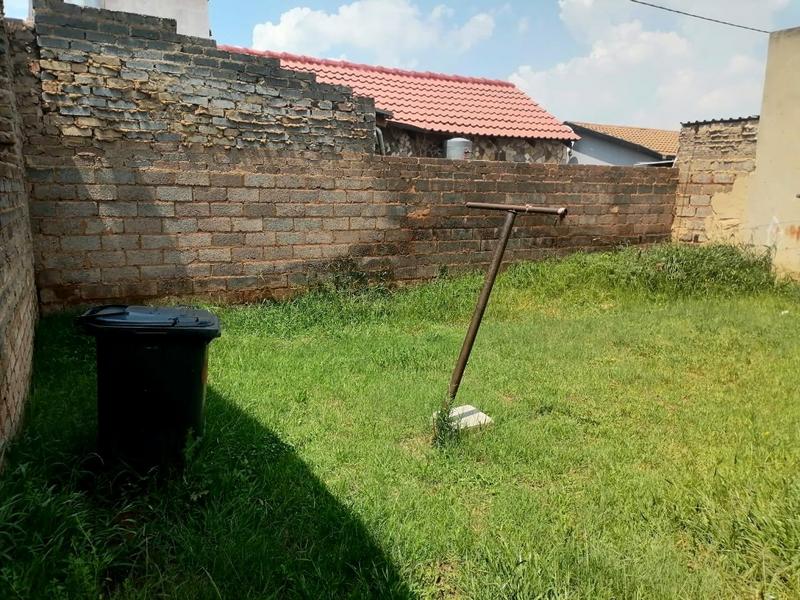 2 Bedroom Property for Sale in Protea Glen Gauteng