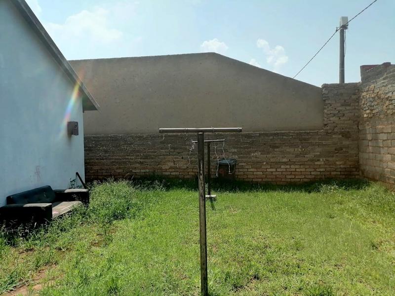 2 Bedroom Property for Sale in Protea Glen Gauteng