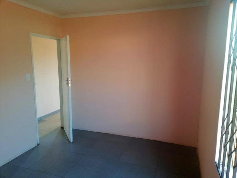2 Bedroom Property for Sale in Protea Glen Gauteng