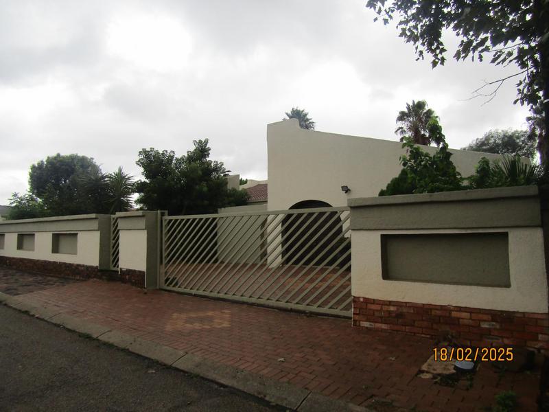5 Bedroom Property for Sale in Spruit View Gauteng