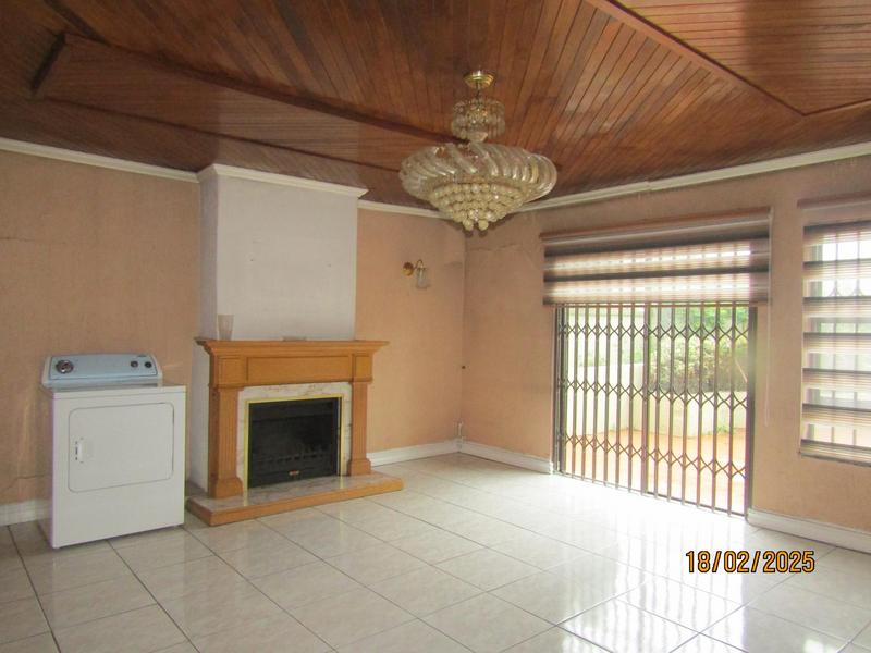 5 Bedroom Property for Sale in Spruit View Gauteng