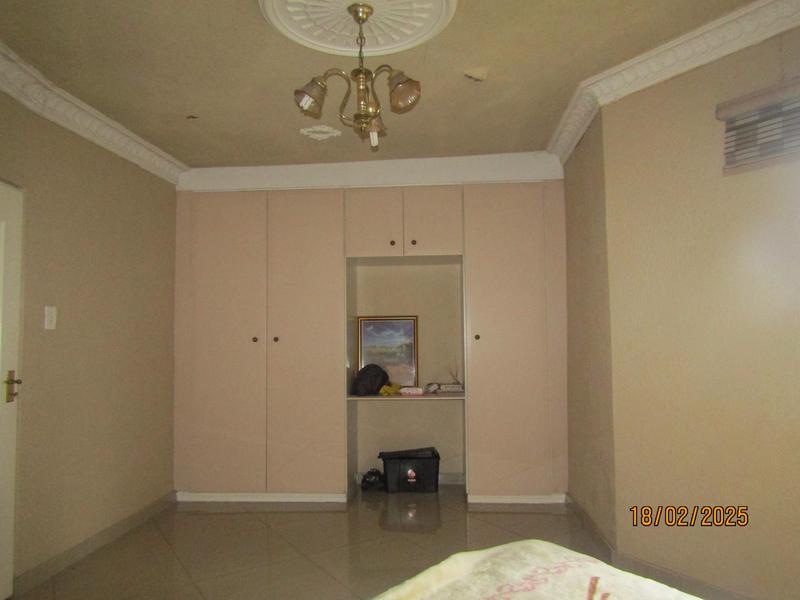 5 Bedroom Property for Sale in Spruit View Gauteng