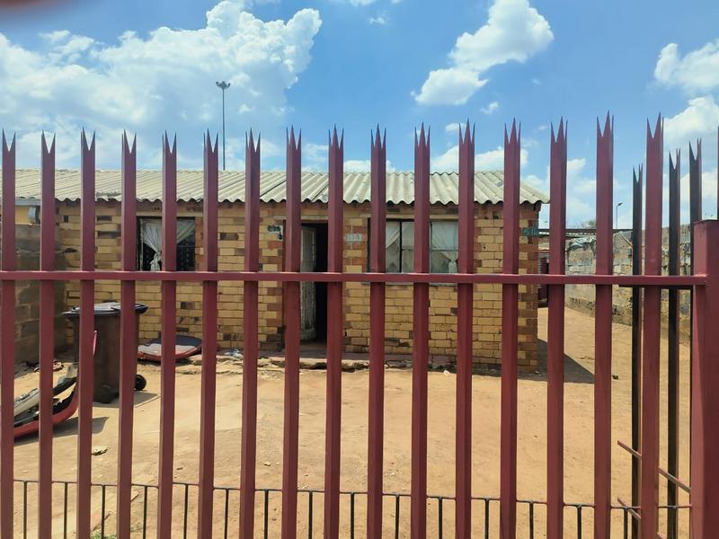 2 Bedroom Property for Sale in Emdeni Gauteng