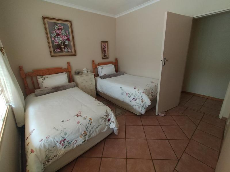 6 Bedroom Property for Sale in Clubview Gauteng