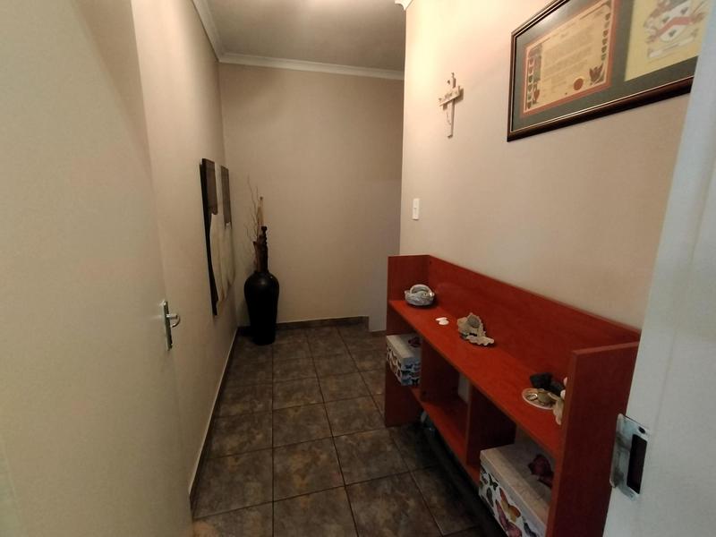 6 Bedroom Property for Sale in Clubview Gauteng