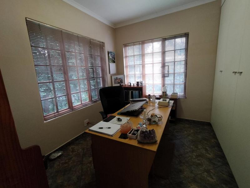 6 Bedroom Property for Sale in Clubview Gauteng