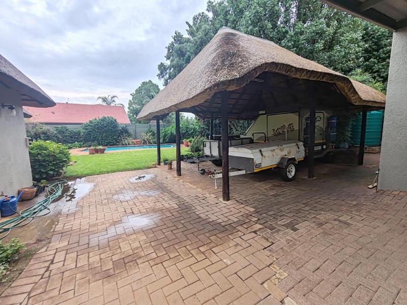 3 Bedroom Property for Sale in Rooihuiskraal Gauteng