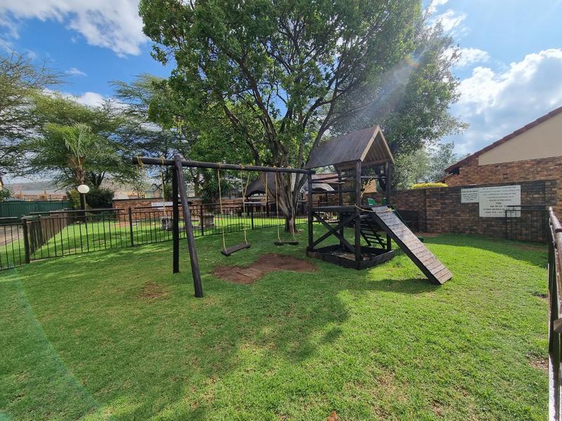 2 Bedroom Property for Sale in Theresa Park Gauteng