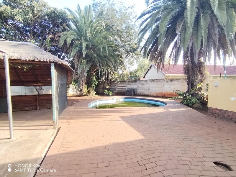 4 Bedroom Property for Sale in Dersley Gauteng