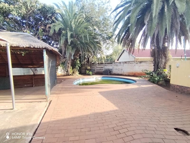 4 Bedroom Property for Sale in Dersley Gauteng