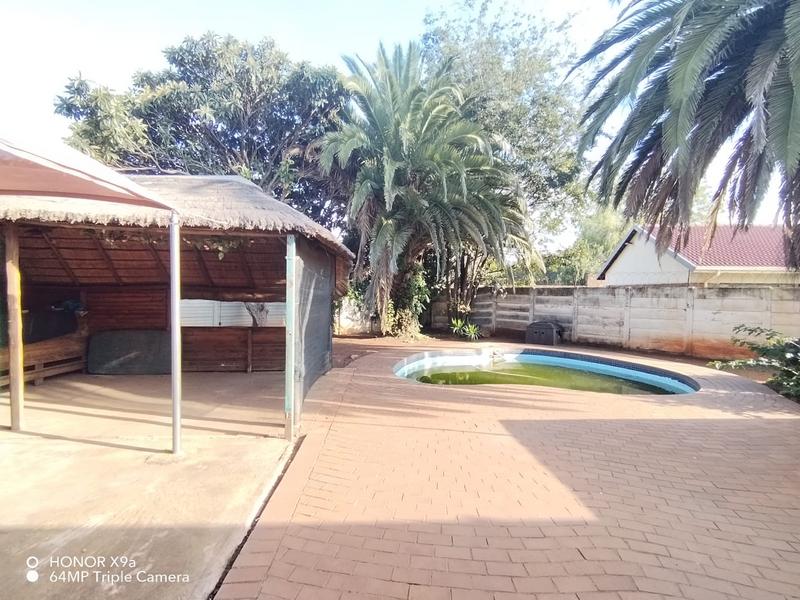 4 Bedroom Property for Sale in Dersley Gauteng