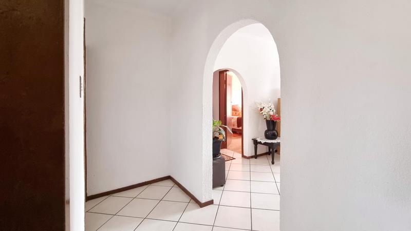 2 Bedroom Property for Sale in Lewisham Gauteng