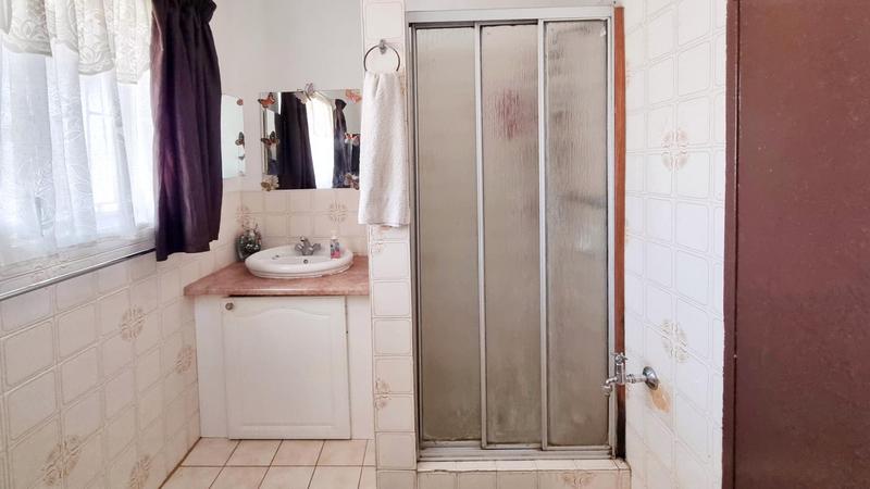 2 Bedroom Property for Sale in Lewisham Gauteng