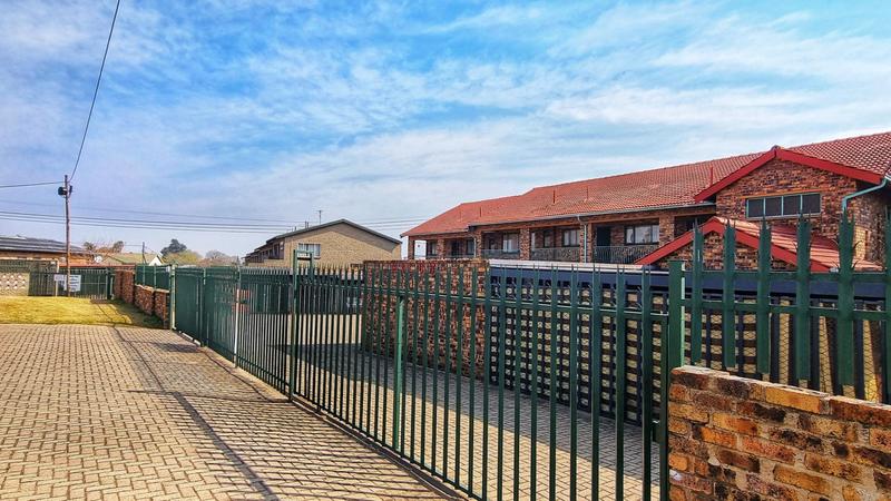 2 Bedroom Property for Sale in Lewisham Gauteng