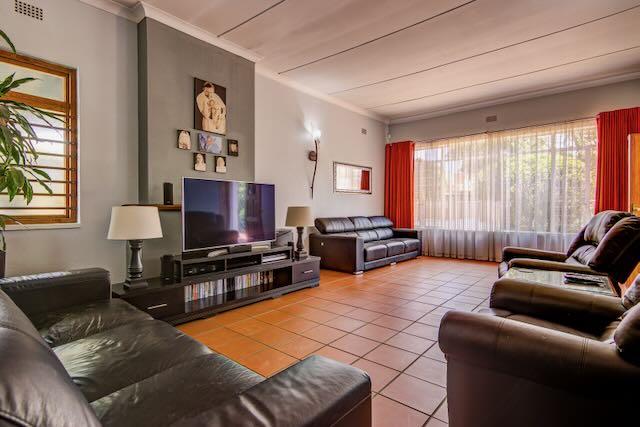 5 Bedroom Property for Sale in Kensington Gauteng