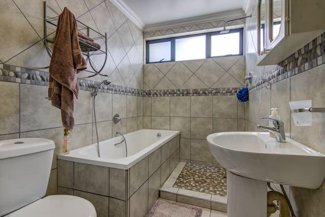 5 Bedroom Property for Sale in Kensington Gauteng