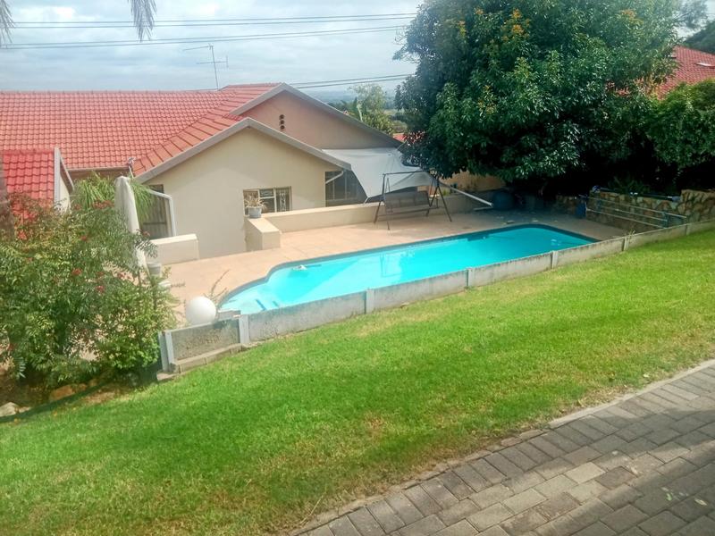 4 Bedroom Property for Sale in Sunnyrock Gauteng
