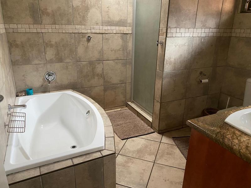 5 Bedroom Property for Sale in Raslouw Gauteng