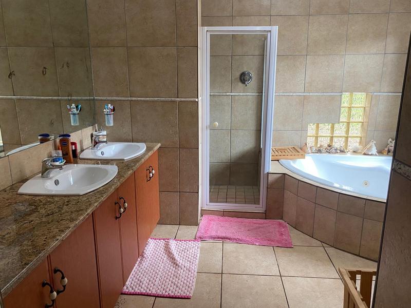5 Bedroom Property for Sale in Raslouw Gauteng