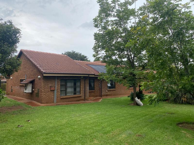 5 Bedroom Property for Sale in Raslouw Gauteng