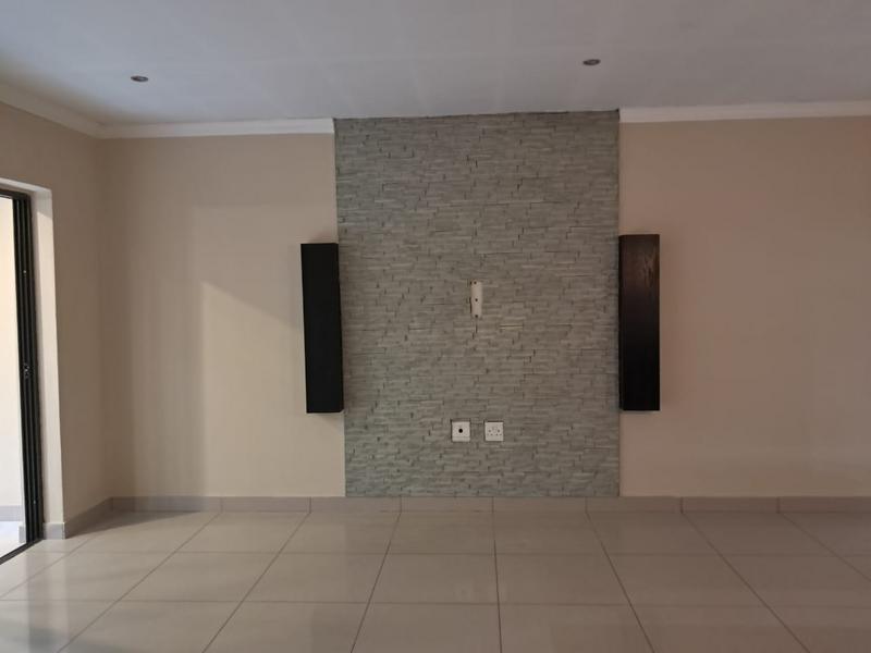 3 Bedroom Property for Sale in Buccleuch Gauteng