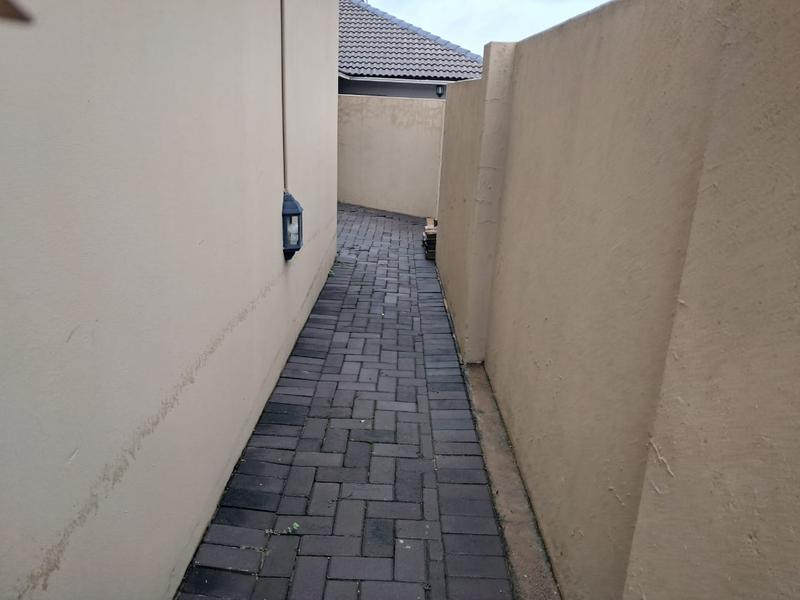 3 Bedroom Property for Sale in Buccleuch Gauteng