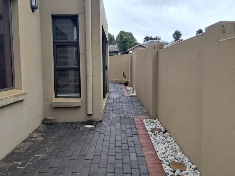 3 Bedroom Property for Sale in Buccleuch Gauteng