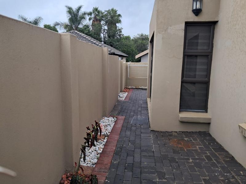 3 Bedroom Property for Sale in Buccleuch Gauteng