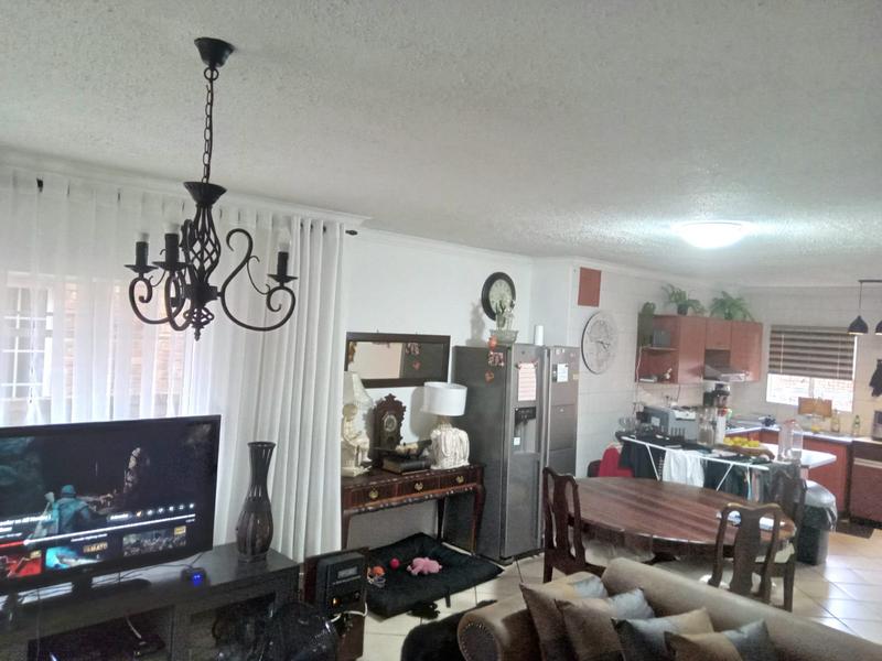 2 Bedroom Property for Sale in Wierda Park Gauteng