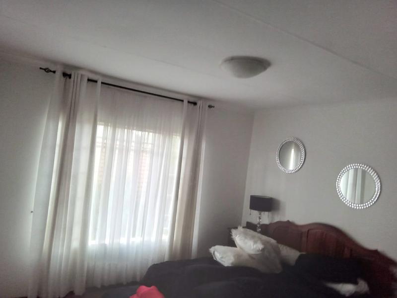 2 Bedroom Property for Sale in Wierda Park Gauteng